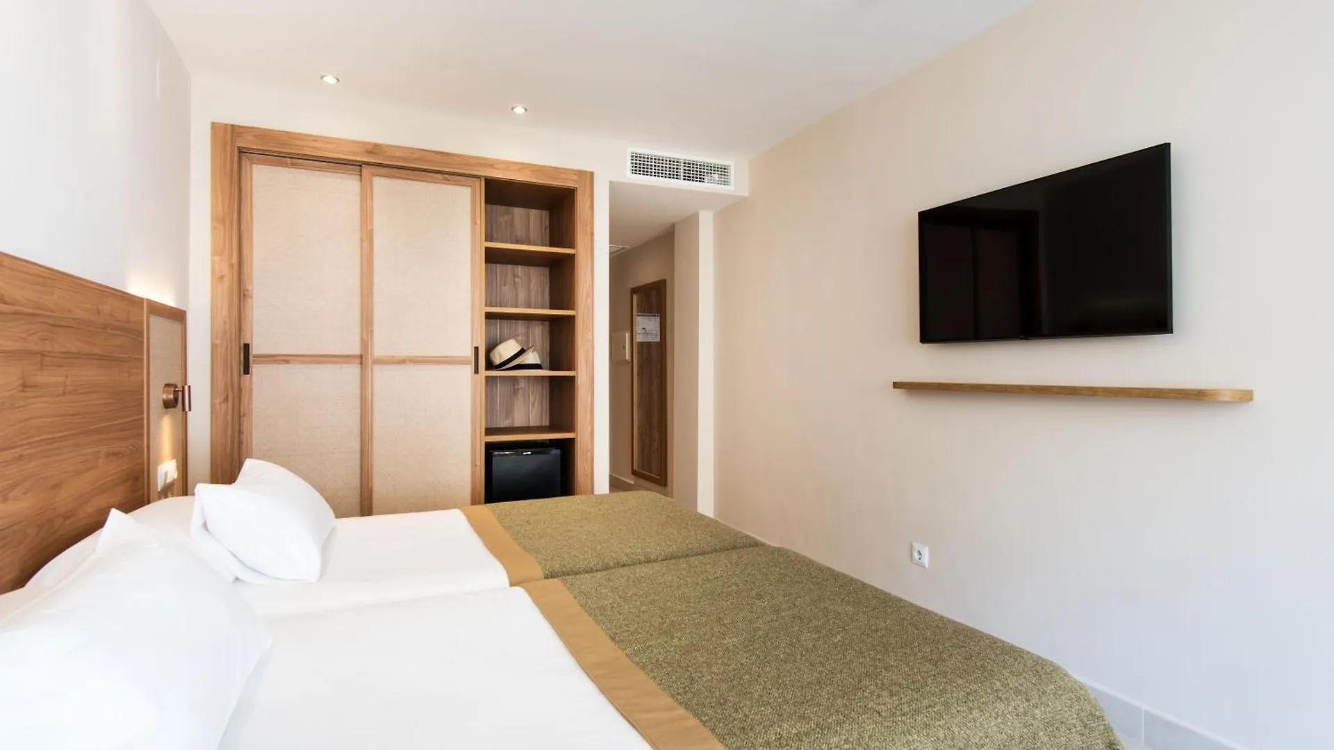 Hotel Tarik Torremolinos 3*,